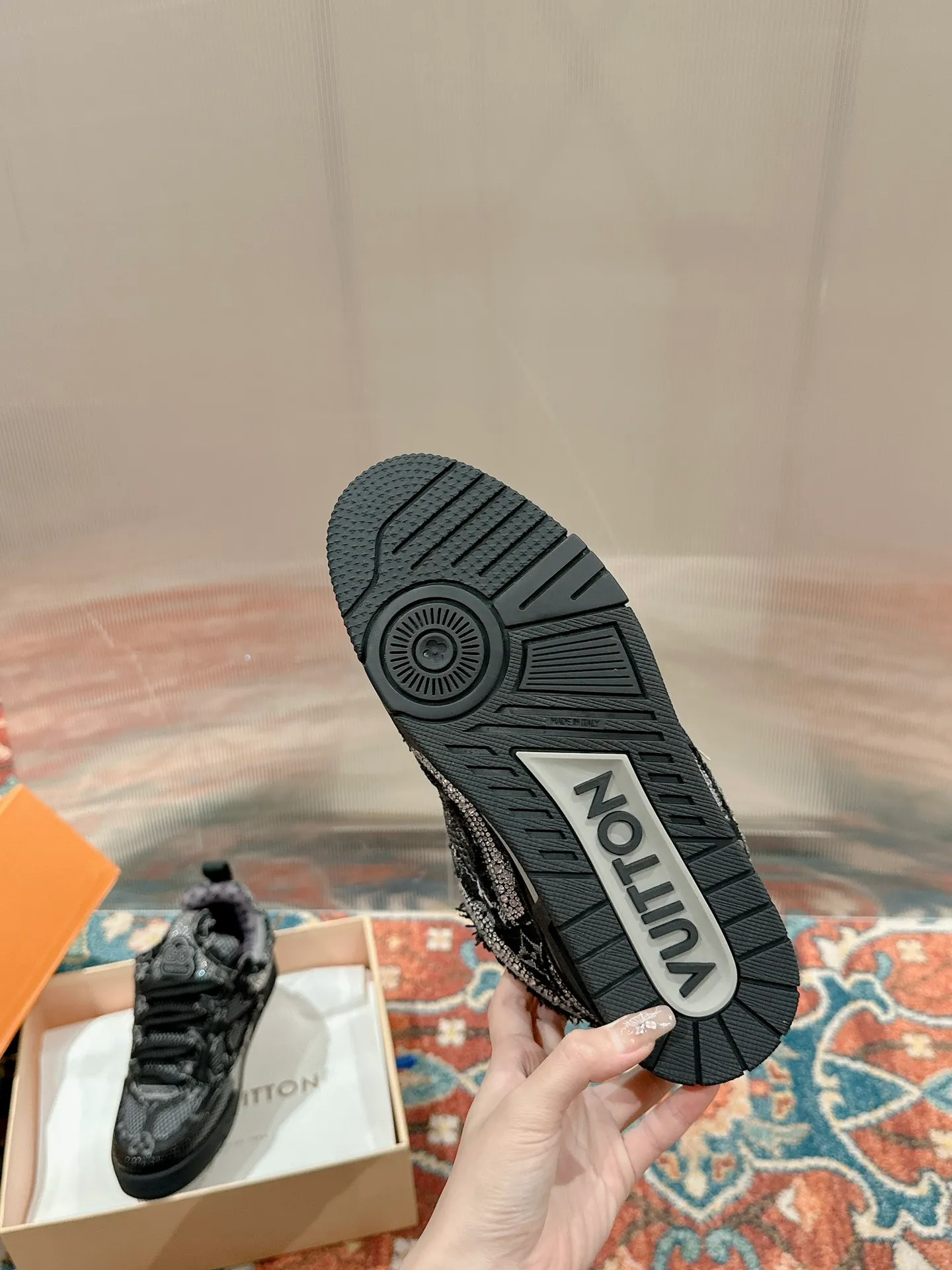👟👟Ex-factory price 800👟👟 Louis Vuiton·Louis Vuitton🍀 🍀 LV Skate series bread shoes-skateboard shoes-basketball shoes-casual sports shoes top version🔝original purchase, development and production👍🏻[Fireworks] LV Skate has continued The View professional skateboard shoes since 2020. This style continues the fat version of the 90s. Designers added playful touches such as an open mesh tongue and exaggerated laces that pay homage to Axion, es and DC. Unlike your typical skate shoe, this LVSK8 sneaker is made from nubuck leather with TPU trim and Monogram texture. Finally, there are the logos on the heel and tongue as well as the floral pattern on the side. ☑️ Fabric: Original customized first-layer cowhide + breathable mesh ☑️ Lining: Original imported breathable mesh ☑️ Size: Female 35-40 Male 39-44 (Female 40, Male 45.46 customized, non-refundable)